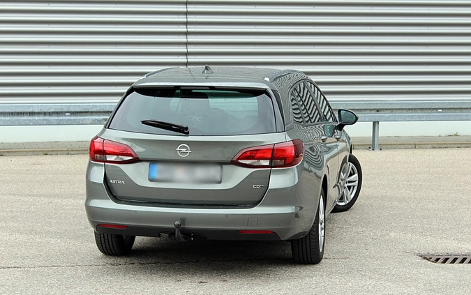 Opel Astra cena 34900 przebieg: 145000, rok produkcji 2018 z Chełmża małe 497